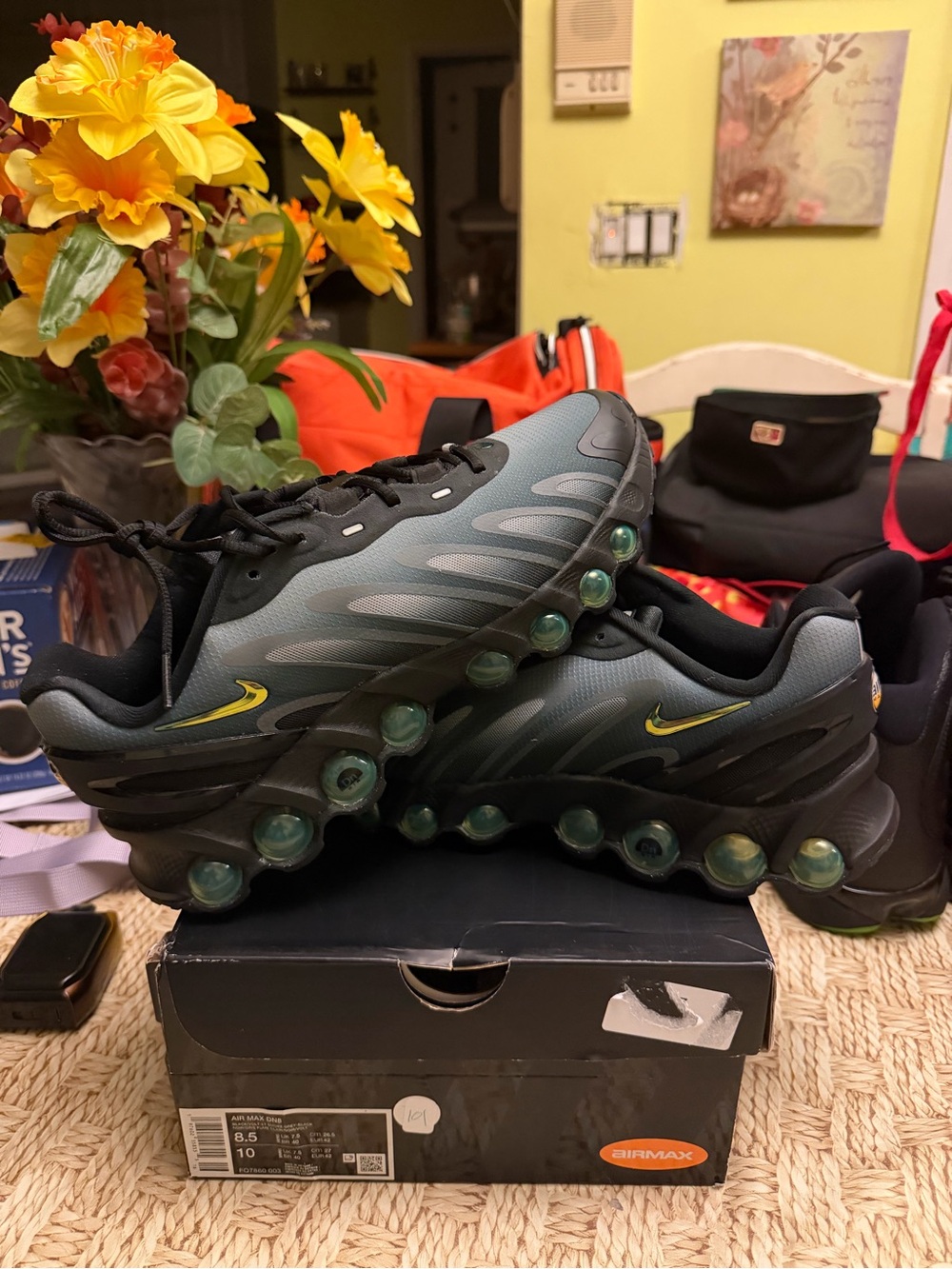 Nike Air Max DN8 sz 8.5 mens / 10 women new in box !!!